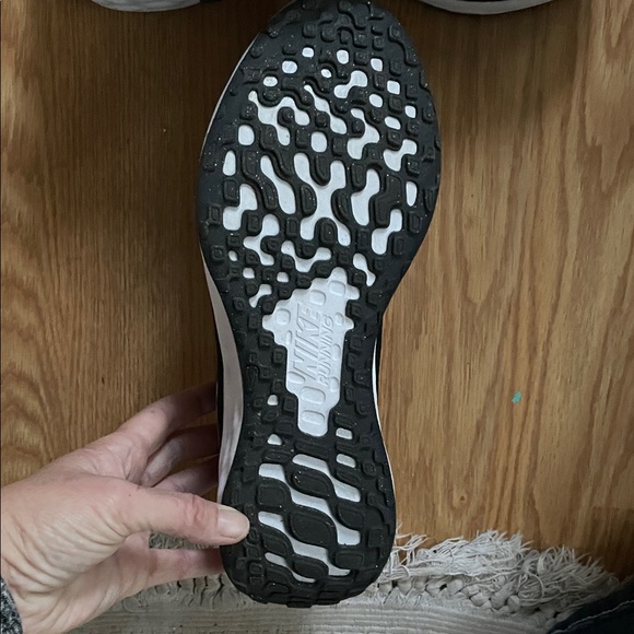 Nike Revolution 6 NN in Black and Smoke Grey - Picture 3 of 3